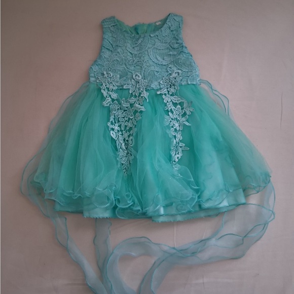 Elegant Aqua Lace Kids Dress - Picture 3 of 3